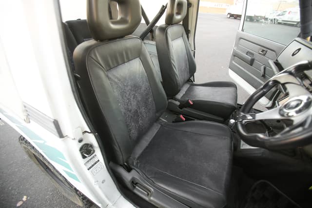 1998 Suzuki Jimny JDM car for sale — photo 15 of 25