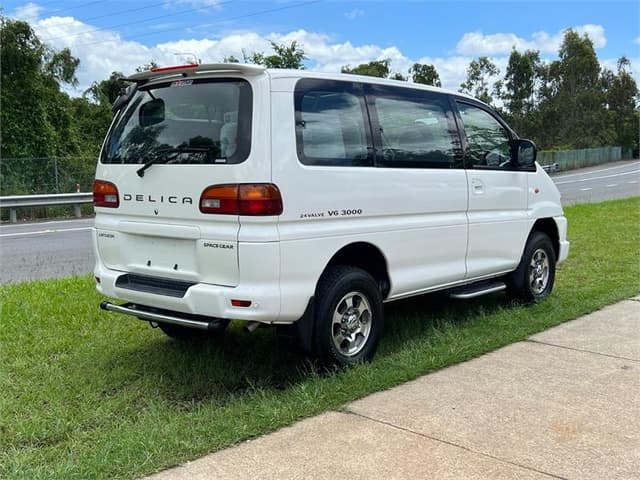 2001 Mitsubishi Delica JDM car for sale — photo 6 of 17