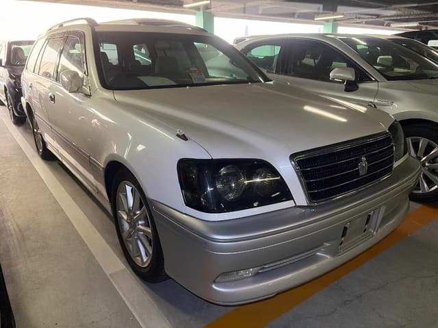 2001 Toyota Crown JDM car for sale — photo 2 of 9
