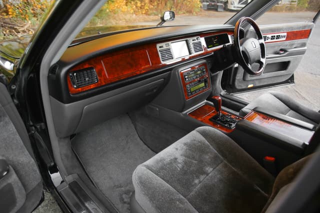Toyota Century JDM car for sale — photo 23 of 25