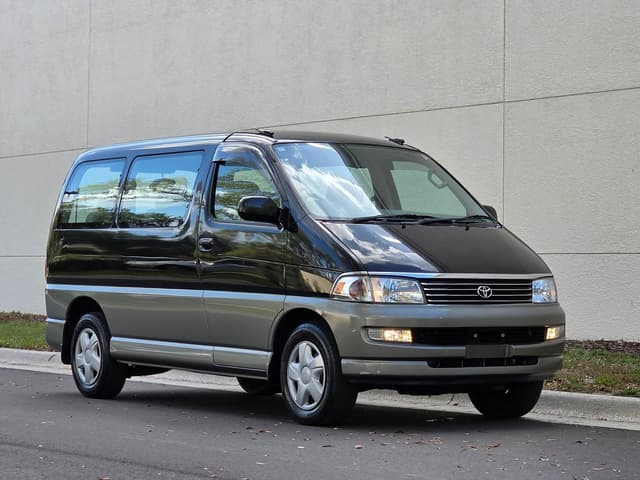1998 Toyota Regius JDM car for sale — photo 2 of 22
