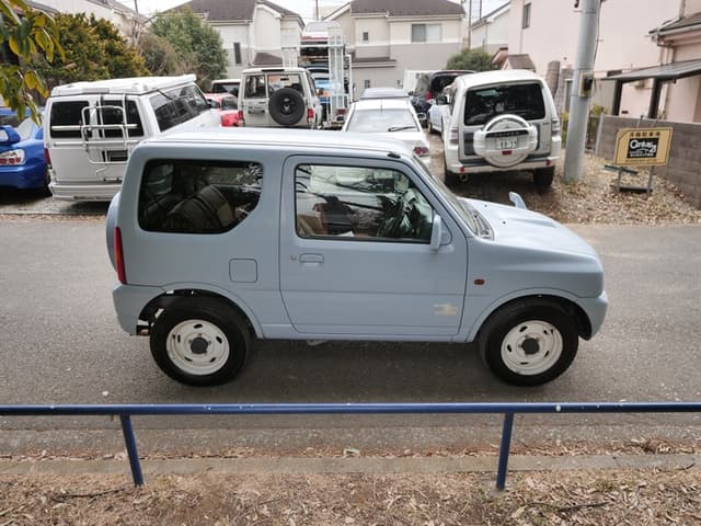 2001 Suzuki Jimny JDM car for sale — photo 4 of 25