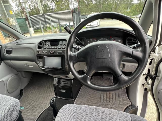 2004 Mitsubishi Delica JDM car for sale — photo 12 of 16