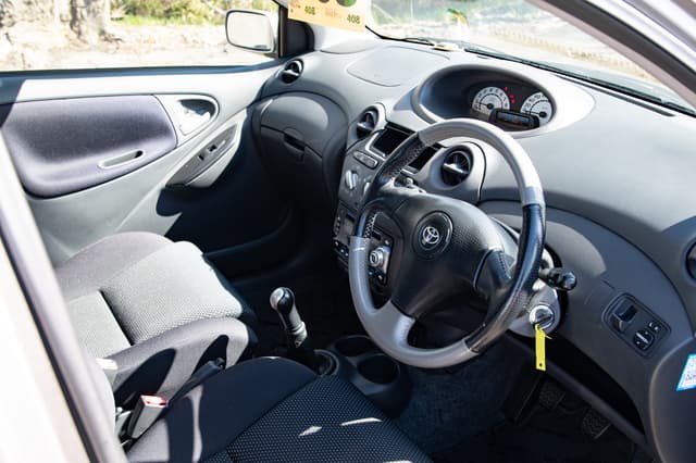 2001 Toyota Vitz JDM car for sale — photo 8 of 15
