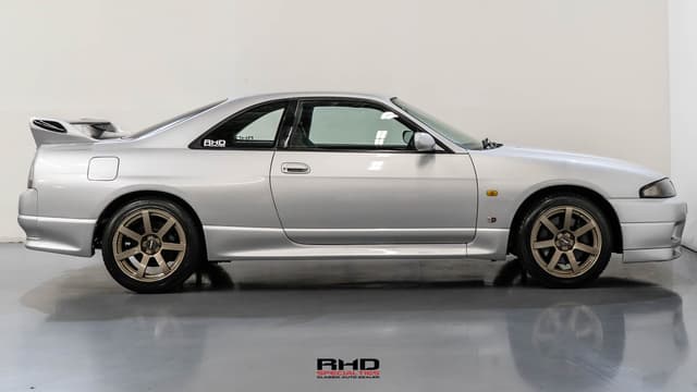 1995 Nissan Skyline JDM car for sale — photo 8 of 25