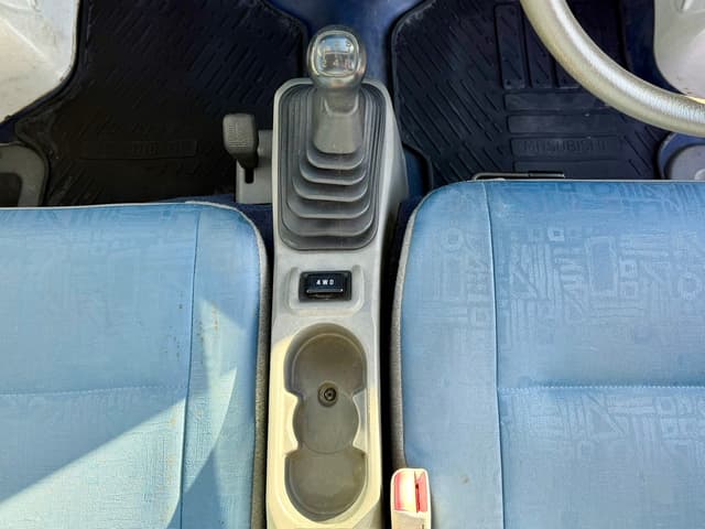 1999 Mitsubishi Minicab JDM car for sale — photo 21 of 25