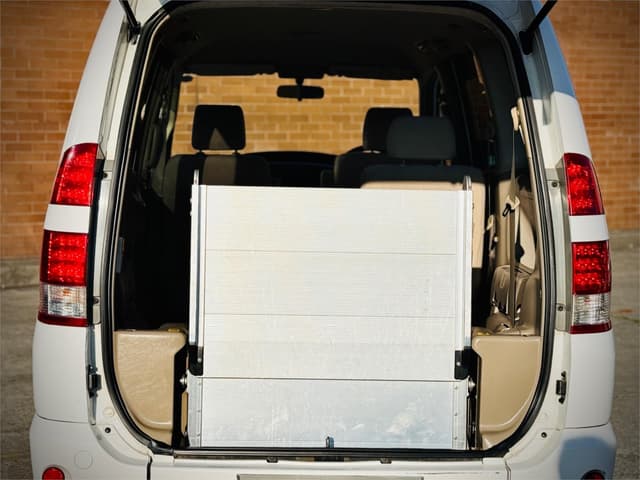 2005 Toyota Voxy JDM car for sale — photo 14 of 25