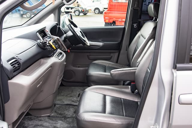 2001 Nissan Serena JDM car for sale — photo 13 of 15