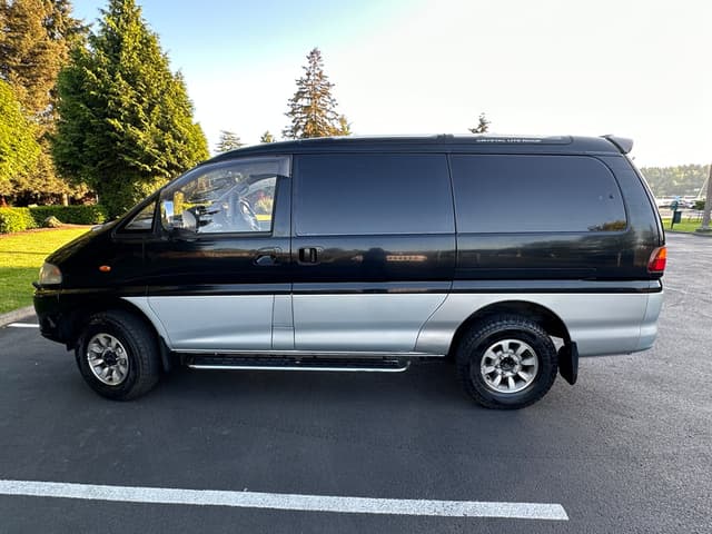 1994 Mitsubishi Delica JDM car for sale — photo 10 of 22