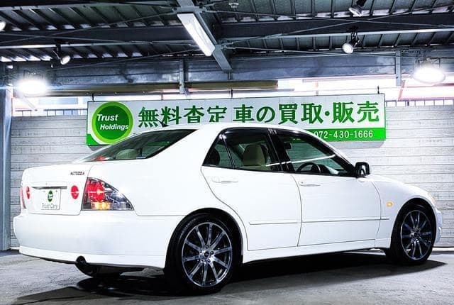 2002 Toyota Altezza JDM car for sale — photo 10 of 24