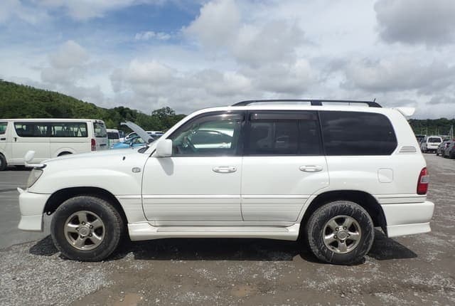 2005 Toyota Land Cruiser JDM car for sale — photo 2 of 25