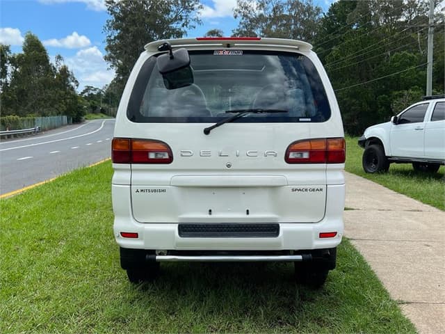 2001 Mitsubishi Delica JDM car for sale — photo 7 of 17