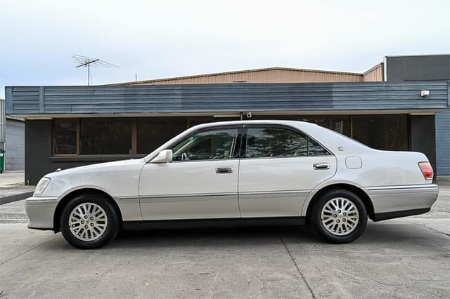 1999 Toyota Crown JDM car for sale — photo 8 of 20