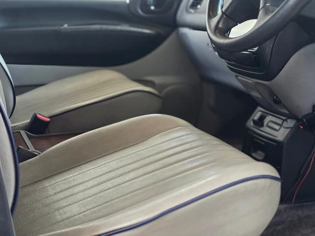 2000 Mitsubishi Delica JDM car for sale — photo 2 of 25