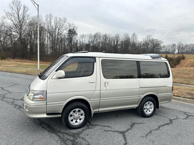 1999 Toyota HiAce JDM car for sale — photo 3 of 20
