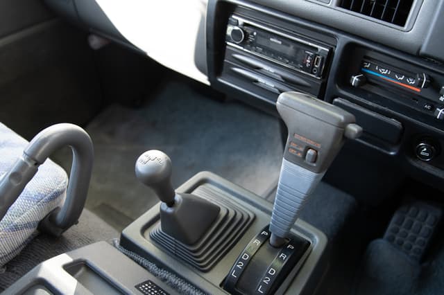 1999 Mitsubishi Delica JDM car for sale — photo 12 of 15