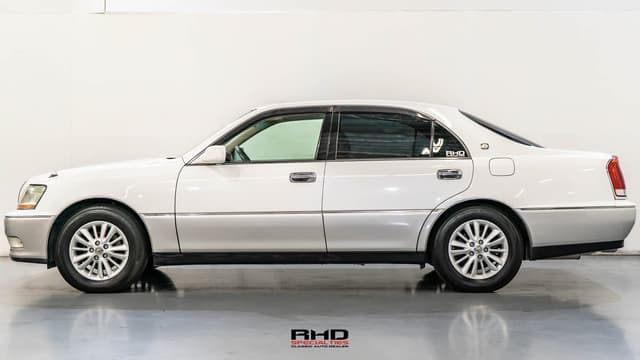 2000 Toyota Crown JDM car for sale — photo 4 of 25