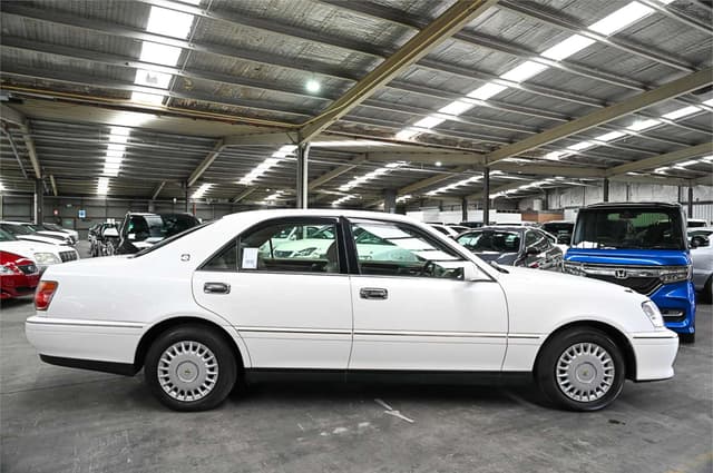 2000 Toyota Crown JDM car for sale — photo 9 of 20