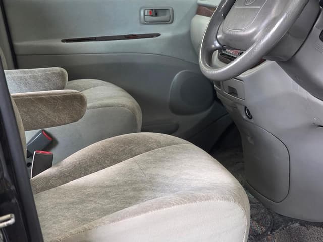 1998 Toyota Regius JDM car for sale — photo 3 of 22