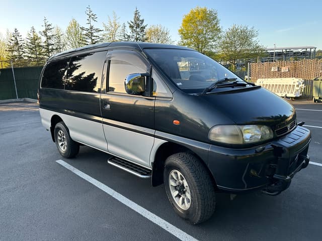 1994 Mitsubishi Delica JDM car for sale — photo 5 of 22