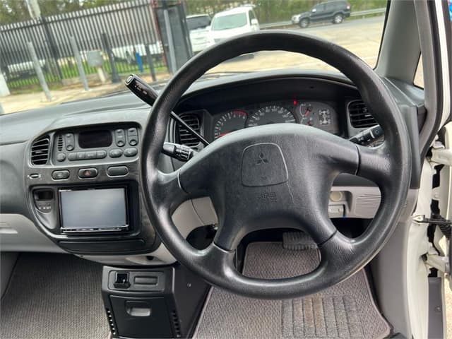 2004 Mitsubishi Delica JDM car for sale — photo 11 of 16