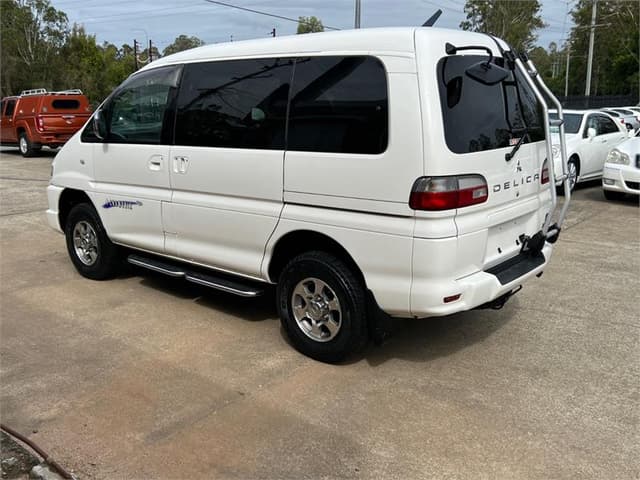 2005 Mitsubishi Delica JDM car for sale — photo 8 of 15