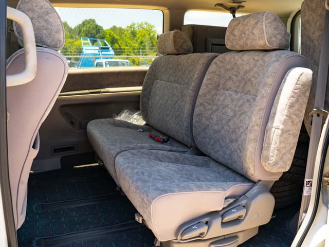 1999 Nissan Elgrand JDM car for sale — photo 14 of 18