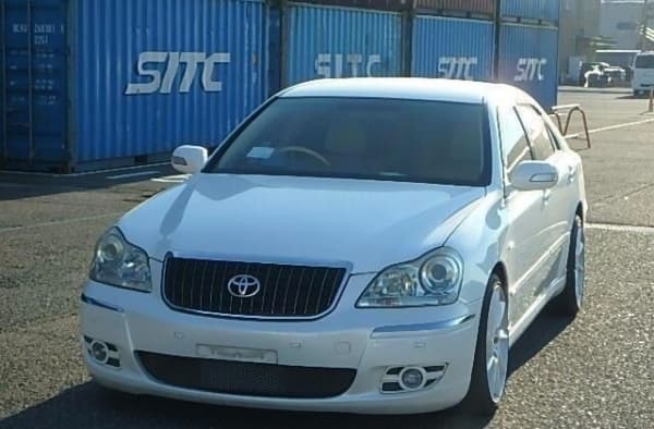 2008 Toyota Crown JDM car for sale — photo 2 of 7