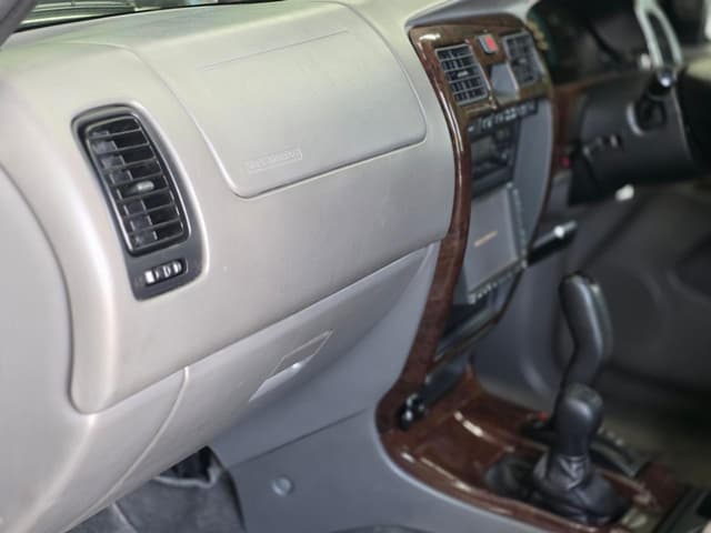 2001 Toyota Hilux Surf JDM car for sale — photo 19 of 25