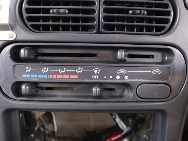 1995 Daihatsu Hijet JDM car for sale — photo 11 of 25