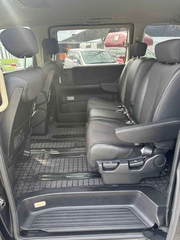2005 Nissan Elgrand JDM car for sale — photo 11 of 12