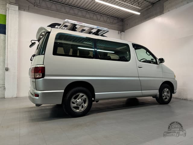 1999 Toyota Regius JDM car for sale — photo 21 of 25