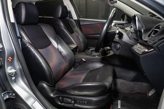 2010 Mazda Axela JDM car for sale — photo 8 of 12