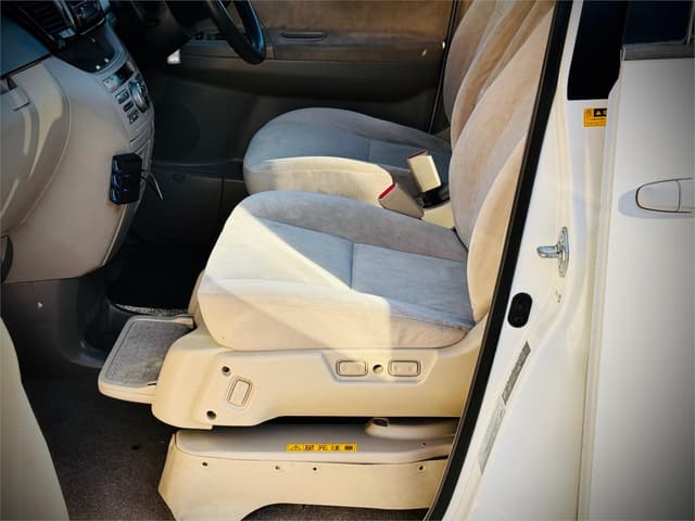 2005 Toyota Voxy JDM car for sale — photo 24 of 25