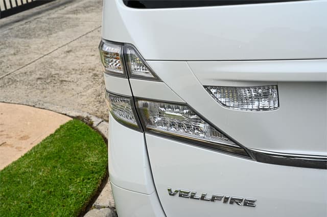 2009 Toyota Alphard JDM car for sale — photo 13 of 25