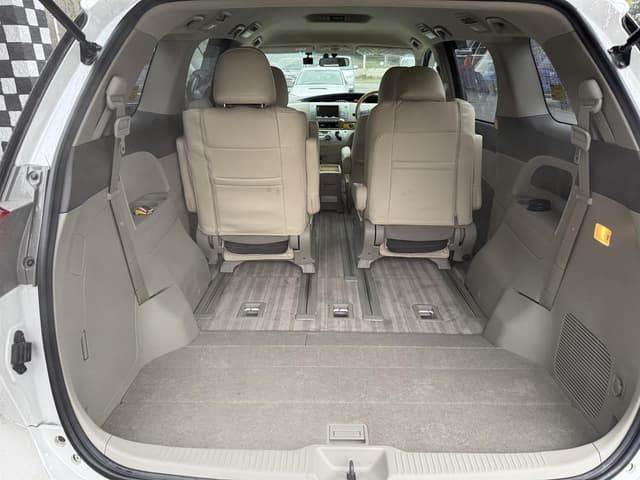 2006 Toyota Estima JDM car for sale — photo 14 of 18