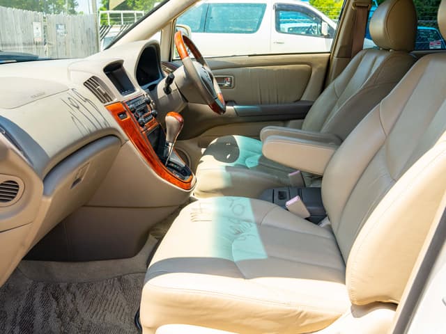 2001 Toyota Harrier JDM car for sale — photo 13 of 16