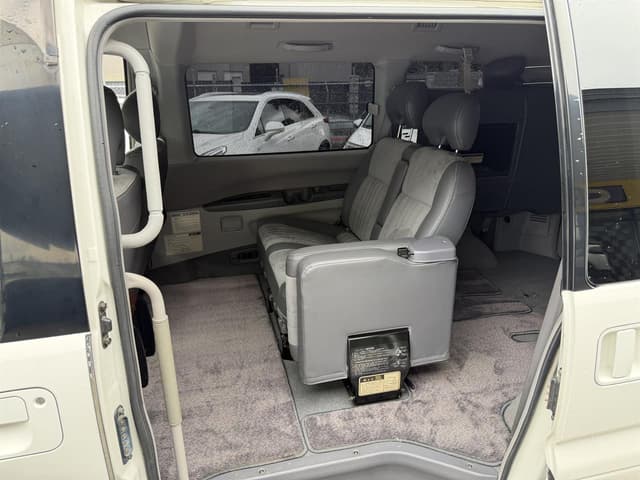 2005 Mitsubishi Delica JDM car for sale — photo 13 of 19