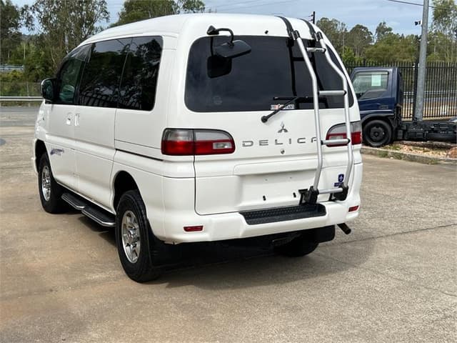 2005 Mitsubishi Delica JDM car for sale — photo 9 of 15