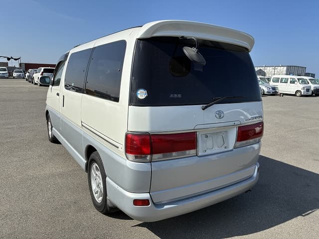 1997 Toyota Regius JDM car for sale — photo 4 of 9