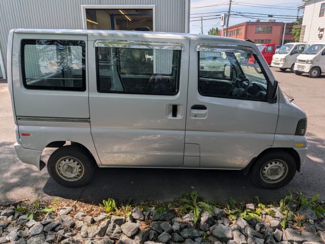 2001 Mitsubishi Minicab JDM car for sale — photo 8 of 23