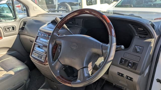 2001 Nissan Elgrand JDM car for sale — photo 7 of 8