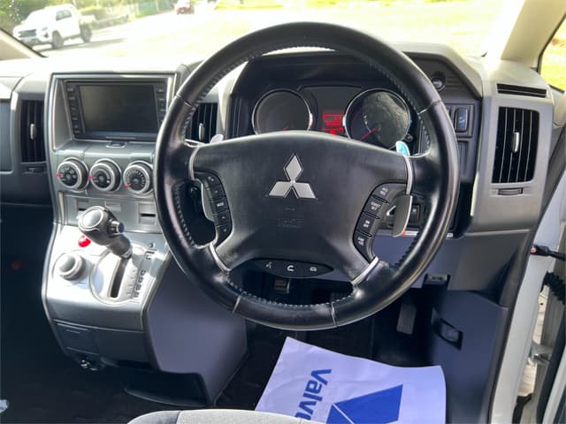 2007 Mitsubishi Delica JDM car for sale — photo 11 of 16