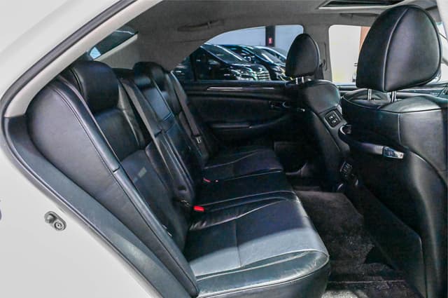 2007 Toyota Crown JDM car for sale — photo 14 of 25