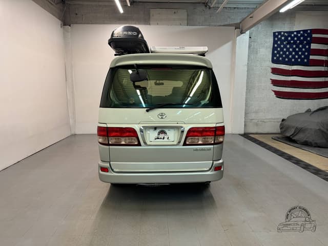 1999 Toyota Regius JDM car for sale — photo 16 of 25