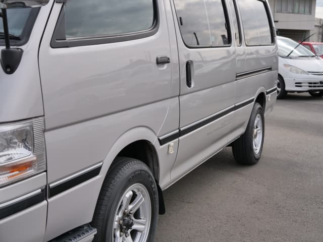 2001 Toyota HiAce JDM car for sale — photo 9 of 25