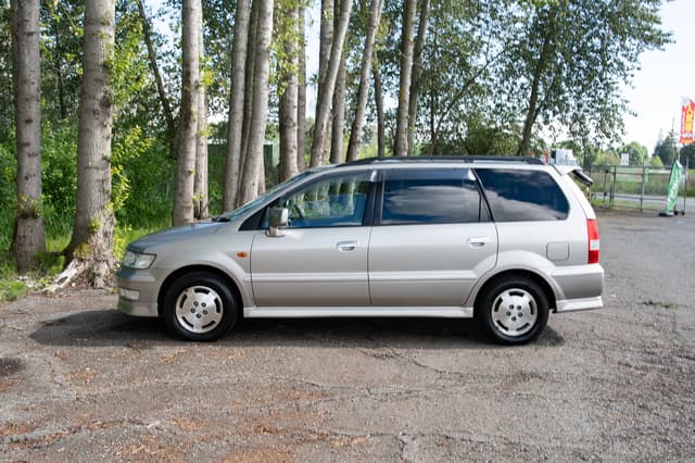 2001 Mitsubishi Chariot JDM car for sale — photo 8 of 15