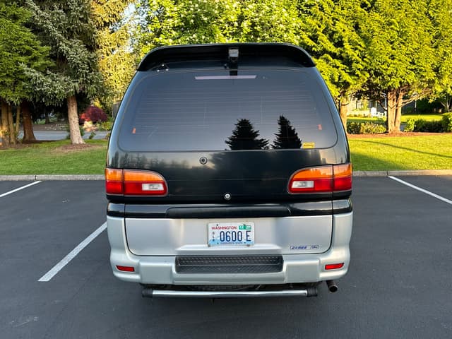 1994 Mitsubishi Delica JDM car for sale — photo 8 of 22