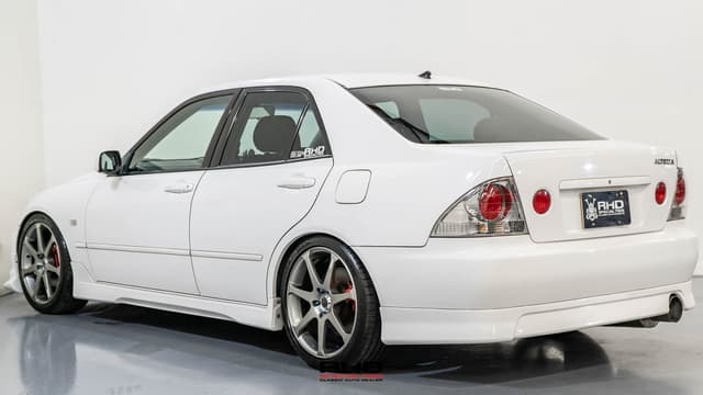 1999 Toyota Altezza JDM car for sale — photo 5 of 25