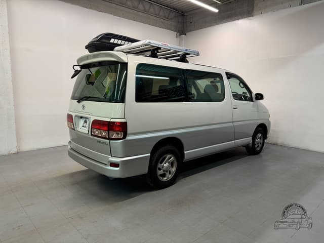 1999 Toyota Regius JDM car for sale — photo 13 of 25